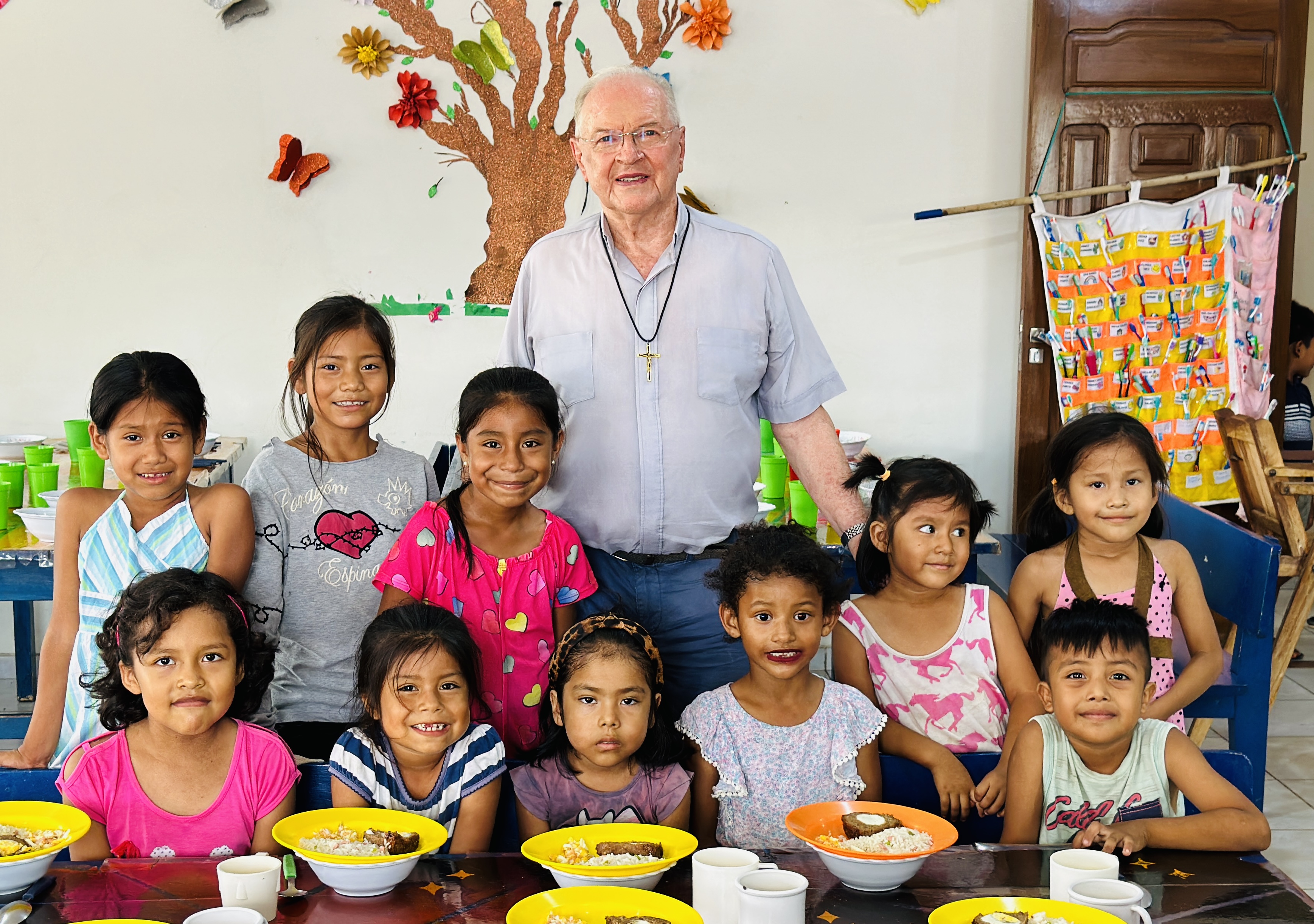 ¡Feliz cumpleaños Padre Lucas!